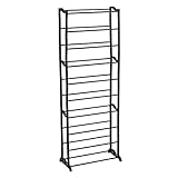 Estructura de PP, estantes de tubos de metal (hierro). Capacidad aproximada: 30 pares. Distancia entre estantes: 13,5 cm.