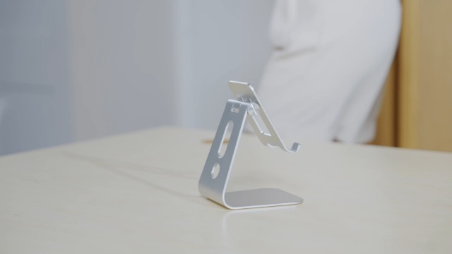 Amazon.co.jp: OMOTON 長い腕のタブレット スタンドホルダー アルミ