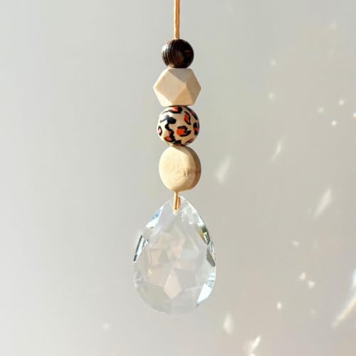 Handgemachter Sonnenfänger Kristall 38mm – Fensterdeko mit Holzperlen und Leo-Print
