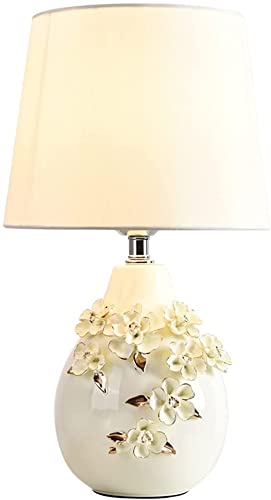 Lampe de table en céramique sculptée et tissu pour chevet chic