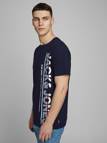 Descubre el JJBrandon Tee SS Crew Neck 3PK MP de Jack & Jones, el complemento perfecto para tu armario de primavera. Este juego incluye tres camisetas de alta calidad que se caracterizan