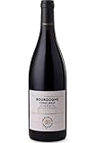 bouteille bourgogne renaissance Domaine Chanson Bourgogne Pinot Noir 2023 possède une belle couleur rubis brillante. Fragrances de pivoine sur des arômes gourmands de fruits rouges mais aussi d'épices. L'attaque est franche sur une très belle expression aromatique. Belle énergie sur une texure souple et des tannins bien intégrés. Pour conclure une belle longueur sur des notes d'épices.