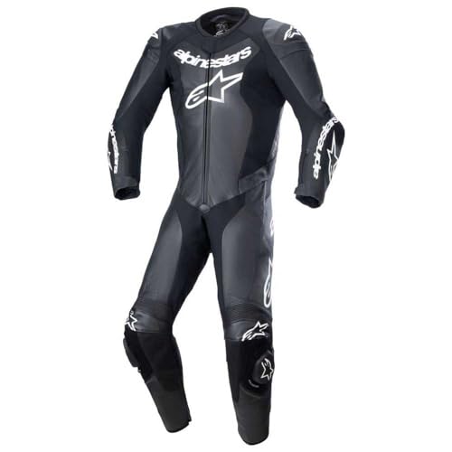 Fianchi e fianchi in pelle traforata per il massimo flusso d'aria e ventilazione Ampi pannelli tecnici elasticizzati sotto le braccia, sull'interno delle braccia, all'interno delle cosce, sulla parte posteriore della parte inferiore delle gambe e sulla zona del cavallo per una vestibilità ottimizzata Pannelli a fisarmonica in pelle sulla parte bassa della schiena e sulle ginocchia per una maggiore elasticità e una vestibilità sportiva ottimizzata Armatura per le spalle DFS Lite integrata per un controllo superiore dell'attrito Predisposizione per Tech-Air 10 e Tech-Air 5