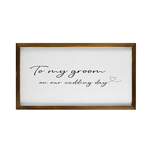 Panneau de bois rustique pour personnaliser une décoration de mariage sobre