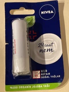 Nivea A Kiss of Recovery Medicated Lip Care SPF 15-0.17 oz