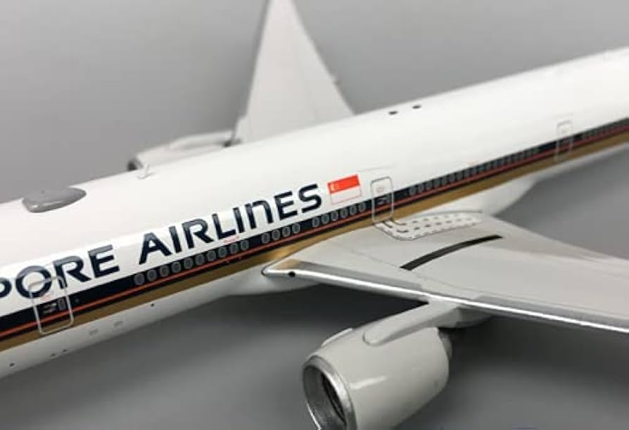 SINGAPOLE  AIRLINES B777-300ER　1:500 1/500 Singapore Airlines B777-300 Star Alliance F-toys