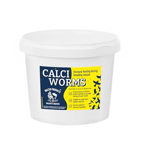 Walter Products Calci Worms 5L Tub - Bird Food for Wild Birds Hedgehogs and Amphibians. High in calcium essential for breeding season. 40% more calcium than mealworms! Packaged in a Reusable Bucket