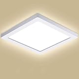 Fabriquée en métal de couleur blanche avec diffuseur en polycarbonate mat, elle est équipée de LED intégrées avec une puissance de 24 W et une température de lumière de 3 000 K lumière chaude.