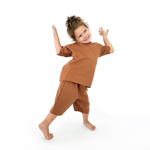 Image of Asenka. Two-Piece Set for Boys and Girls: T-Shirt and Shorts (Brown, 2-3 Years)
