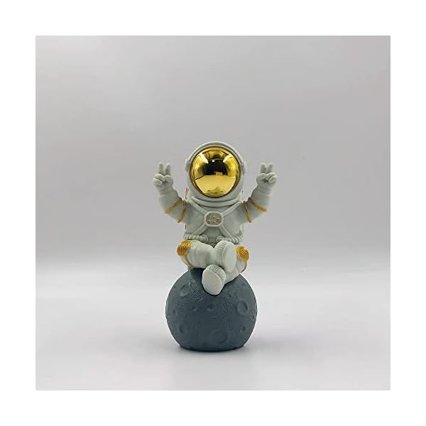 BUBUHSHM Figurine Statue Astronaut Sculpture Spaceman Décor,Sculptures Home Décor,White Shelf Decoration,Table Decor,Cute Mini Space Figure Ornament (Gold/White Big Astronaut Statue)