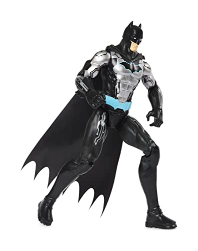 DC-COMICS-BATMAN-Personaggio-Batman-Tech-con-armatura-argento-e-nera-in-scala-30-cm-con-decorazioni-originali-mantello-e-11-punti-di-articolazione-Giocattoli-per-bambini-e-bambine-dai-3-anni