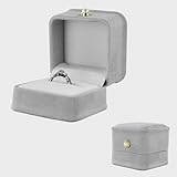 L'intérieur est en flanelle douce : La boite bague mariage est fabriquée en flanelle douce et délicate, qui peut protéger votre bague des rayures et des dommages. Il y a une seule fente à l'intérieur de la boîte pour ranger votre bague importante. Elle est douce pour vos bijoux et les gardera en bon état