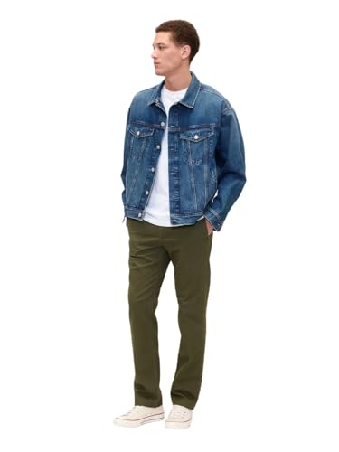 Image of Gap Men's Essential Straight Fit Khaki Chino Pants
