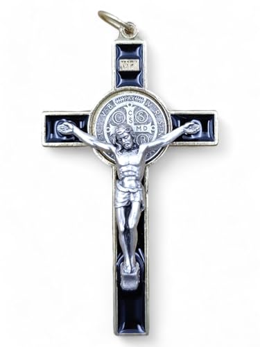 ✅ MATERIALI DI ALTA QUALITÀ: La croce di San Benedetto è metallo placcato in oro 18K con smalto antigraffio di alta qualità, mentre il corpo di Cristo è in metallo placcato argento 999. La finitura garantisce durabilità e un'eleganza senza pari