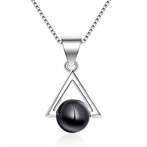 Collier triangle noir pendentif argent et chaîne fine tendance