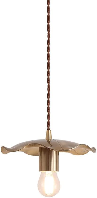 Lampes suspendues de conception nordique pour éclairer un couloir sombre