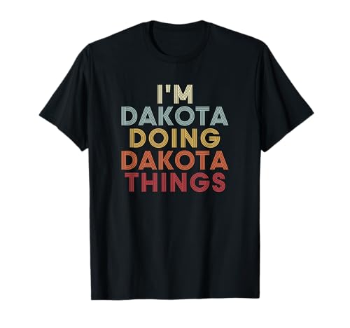 I'm Dakota Doing Dakota Things Personalized Name Retro Camiseta