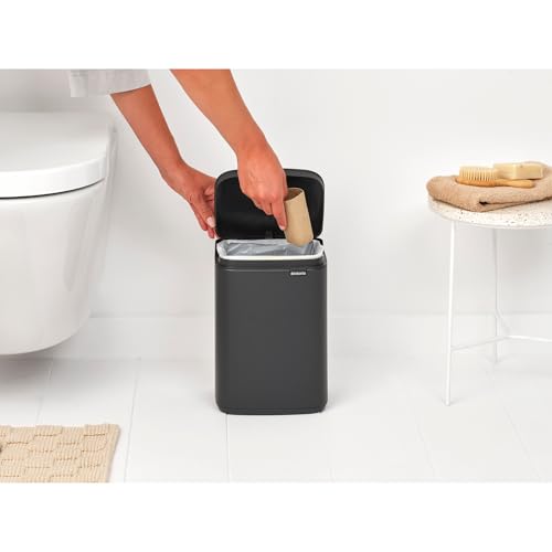 Brabantia Bo Mülleimer 4 l | Kompakter rechteckiger Mülleimer mit Softclose-Deckel, herausnehmbarer Inneneimer | Wandmontage oder frei stehend für Bad, Küche oder Büro | Mineral Infinite Grey