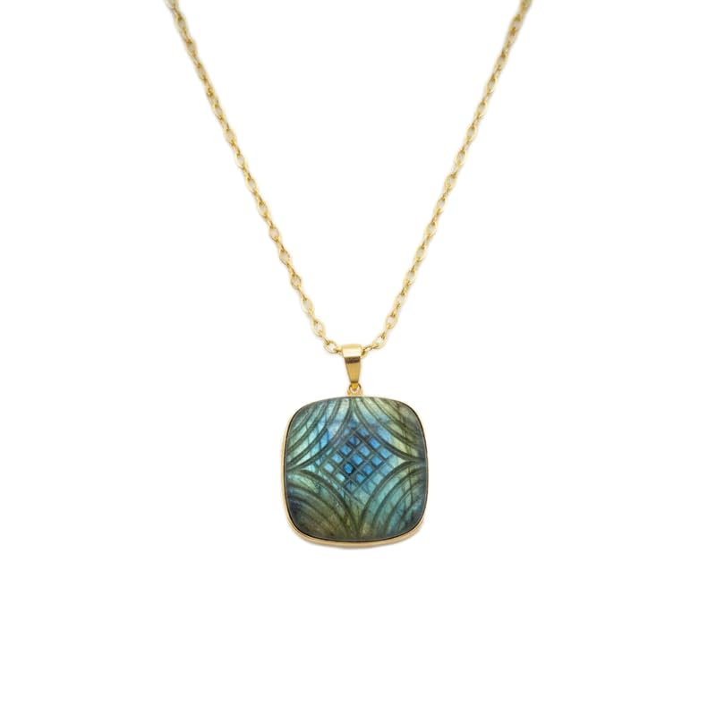 Collier en quartz arc-en-ciel naturel taillé en coussin