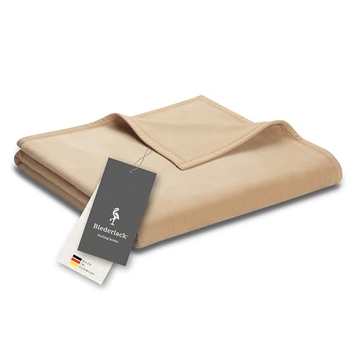 biederlack® flauschig-weiche Kuscheldecke aus Baumwolle & Polyacryl I Made in Germany I Öko-Tex Made in Green I nachhaltig produziert I einfarbige Wohndecke Cotton Uni - Beige I Decke in 150x200 cm