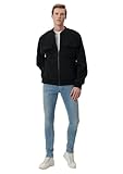 Combinez-le avec un t-shirt et des chaussures à lacets pour un look totalement cool