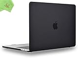 Zugriff auf alle Ports: Die Hülle ist so designt, dass sich Ihr MacBook Pro komplett öffnen und schließen lässt. Sie haben Zugang zu allen Anschlüssen. Verfügt über Lüftungsschlitze, um eine ordnungsgemäße Wärmeabfuhr zu gewährleisten. Ohne Ausschnitt, das Apple-Logo scheint durch die Hülle. 