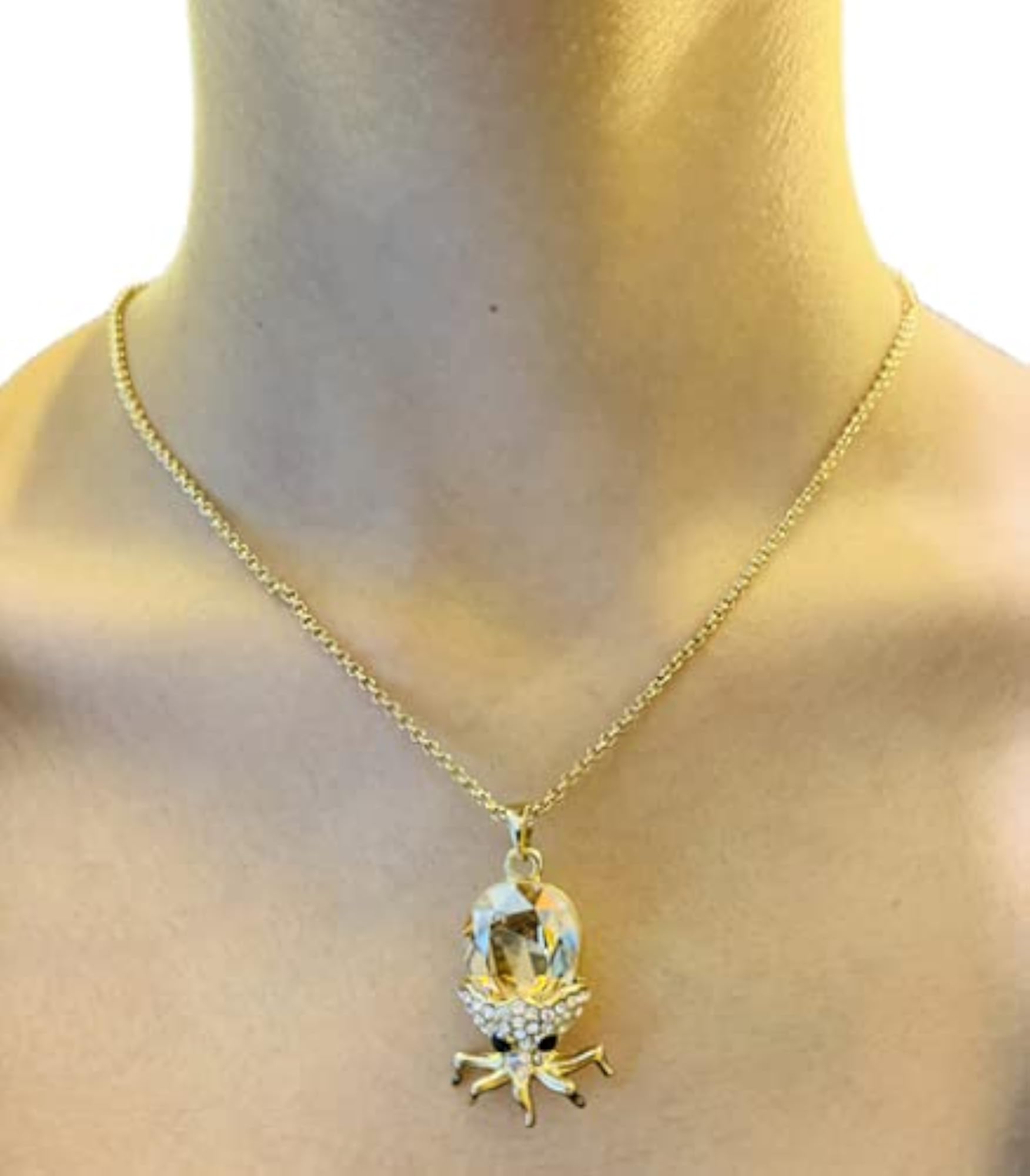 Stylish Chain Pendant Necklace for Dress-Up