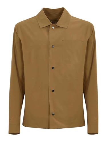 Giacca uomo Herno GI000318U Modello tipo overshirt (via di mezzo tra camicia e giubbotto) Tessuto tecnico double bi-stretch (leggero ed elastico) Composizione: poliammide + elastan Vestibilità regular fit Collo a camicia Chiusura con bottoni automatici/logati Tasche laterali + eventuale tasca sul petto Struttura sfoderata (molto leggera) Finitura minimal ed elegante Ideale per mezza stagione (primavera/estate) Stile casual-chic e versatile Colori comuni: blu navy, nero, cammello