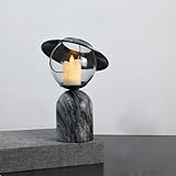 Structure unique : design surélevé innovant combinant un piédestal en marbre robuste avec un globe en verre suspendu pour un impact visuel spectaculaire