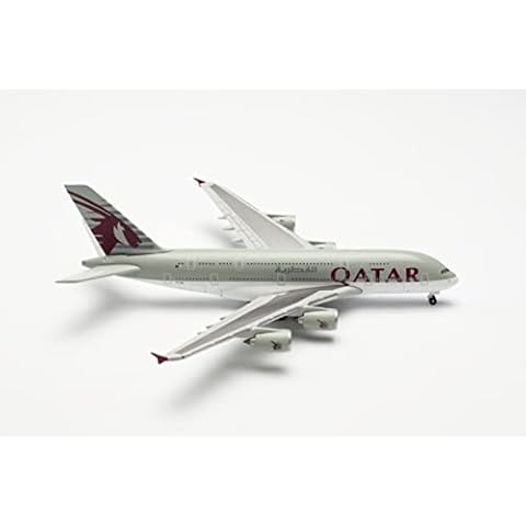 herpa Modellflugzeug Airbus A380 Qatar Airways -A7-APG Maßstab 1:500 - Modellbau Flugzeug, Flugzeugmodell für Sammler, Miniatur Deko, Miniaturmodell, Flieger ohne Standfuß aus Metall, Mehrfarbig Cover