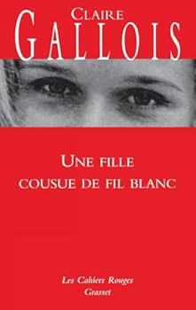 Paperback Une fille cousue de fil blanc [French] Book