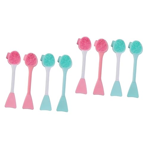 Nettoyage en profondeur du visage avec la brosse silicone douce