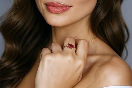 Bague en pierre rouge or personnalisée : le cadeau de naissance idéal