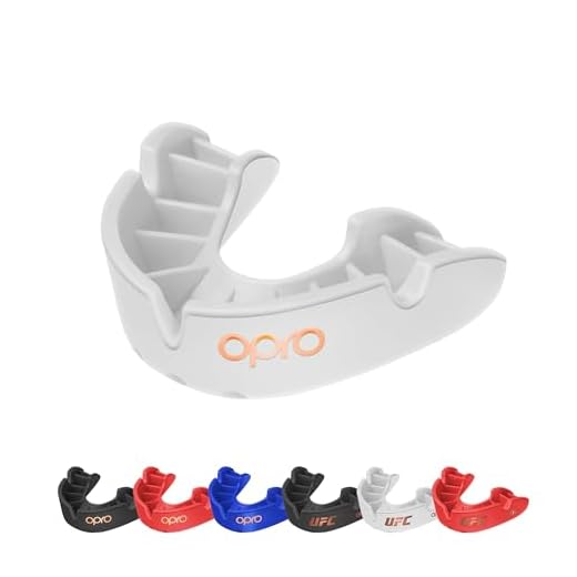 OPRO Protector bucal deportivo Bronze Level para adultos y niños con estuche y dispositivo de ajuste, protector de goma para hockey, lacrosse rugby, MMA, boxeo, BJJ (Blanco, Adulto)