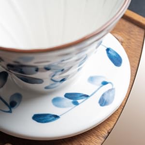 Cafetière céramique versant pour un réveil en douceur au bureau