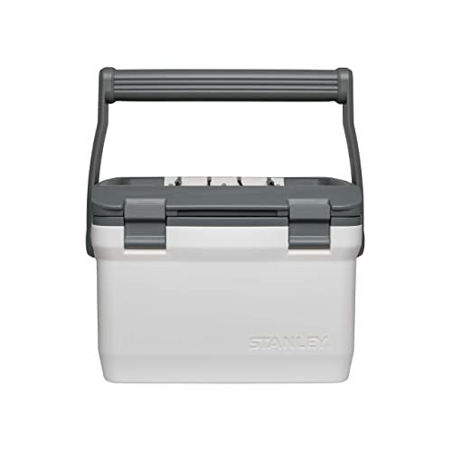 Stanley Adventure Nevera Portatil de Exterior 6.6L - Doble Pared de Espuma Aislante - Sin BPA - Nevera Portátil Pequeña - Nevera de Viaje Resistente - A prueba de Fugas - Polar White