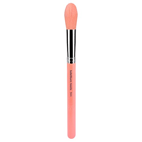 Pinceau maquillage Tapered Contour 944 Bdellium Tools l'excellence du design écoresponsable rose