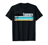 teignmouth devon england Añade un poco de diversión a tu armario con este chico surfista Teignmouth Devon que lleva su tablero de surf paipo para la playa y la ola de verano para surfistas propensos