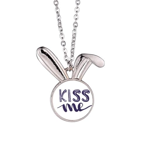 Collier lapin et citation manuscrite Kiss Me, un bijou porteur de messages