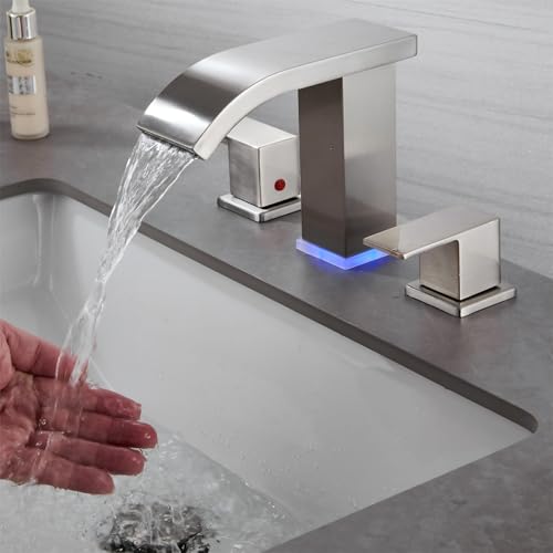 Robinet de salle de bain or brossé 3 trous chic à cascade