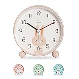 Precisa: nuestro reloj despertador analógico utiliza una carcasa de pintura de metal duradera y respetuosa con el medio ambiente, plástico ABS resistente y resistente a las colisiones, manecillas de metal estables y dial horario, mecanismo de cuarzo preciso que garantiza la hora exacta.