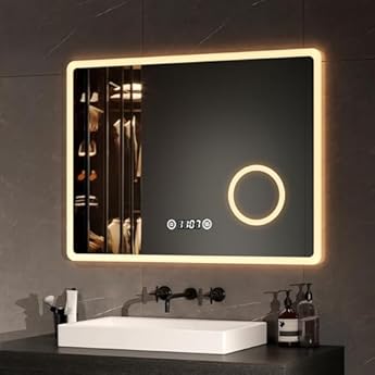 Foto di EMKE Specchio Bagno con Luce 80 x 60 cm, con Interruttore Tattile e Antiappannamento e Orologio e 3 Volte Lente D'ingrandimento e Luce Dimmerabile e Variabile (Tipo M)