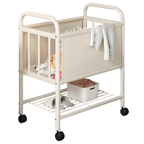 Panier à linge avec étagère pour optimiser les petites salles de bain
