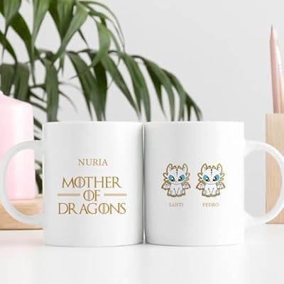Transparent Gift Taza Personalizada con Nombres Mother of Dragons. Tazas Originales para Regalar en Día de la Madre. Regalos Personalizados con Foto. Regalos Originales para Mujer. Regalos para Madres | Ya disponible en tu tienda friki favorita! En mundofriki.es!