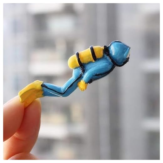 Calsgkspray Blue Miniature Divers Figurines, Cute Lifelike Resin Divers Treasure Box Ornament Aquarium Decoration Micro Landscape DIY Accessories Fish and Aquatic Pets(Diver)