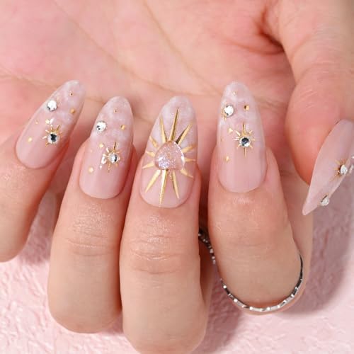 3D Boho Stars 골드 프레스 온 네일 아몬드 미디엄 30개, 하트 참 디자인 재사용 가능한 아크릴 네일 프레스 온, 네일에 귀여운 천체 접착제가 있는 가짜 네일, 데일리 웨어 인조 네일 여성용 — 사진 6