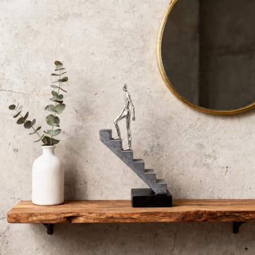 Figura decorativa plateada escalando de resina miniatura 3