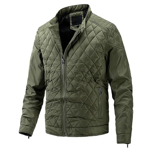 Progettato con la massima praticità, questo piumino da uomo è caratterizzato da uno stile patchwork con numerose tasche posizionate strategicamente per un facile accesso e per organizzare gli oggetti essenziali.