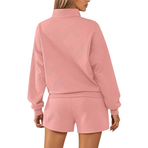 Sweat à capuche et short pour en finir avec les vêtements d'intérieur inconfortables
