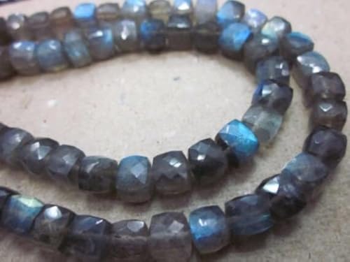 Labradorite naturelle en cubes facettés de 8mm pour création de bijoux de lithothérapie - 2